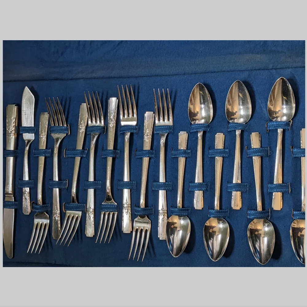 Antique WM A Rogers AA Grade Heavy Oneida Stainless Steel Flatware 34 Pi…